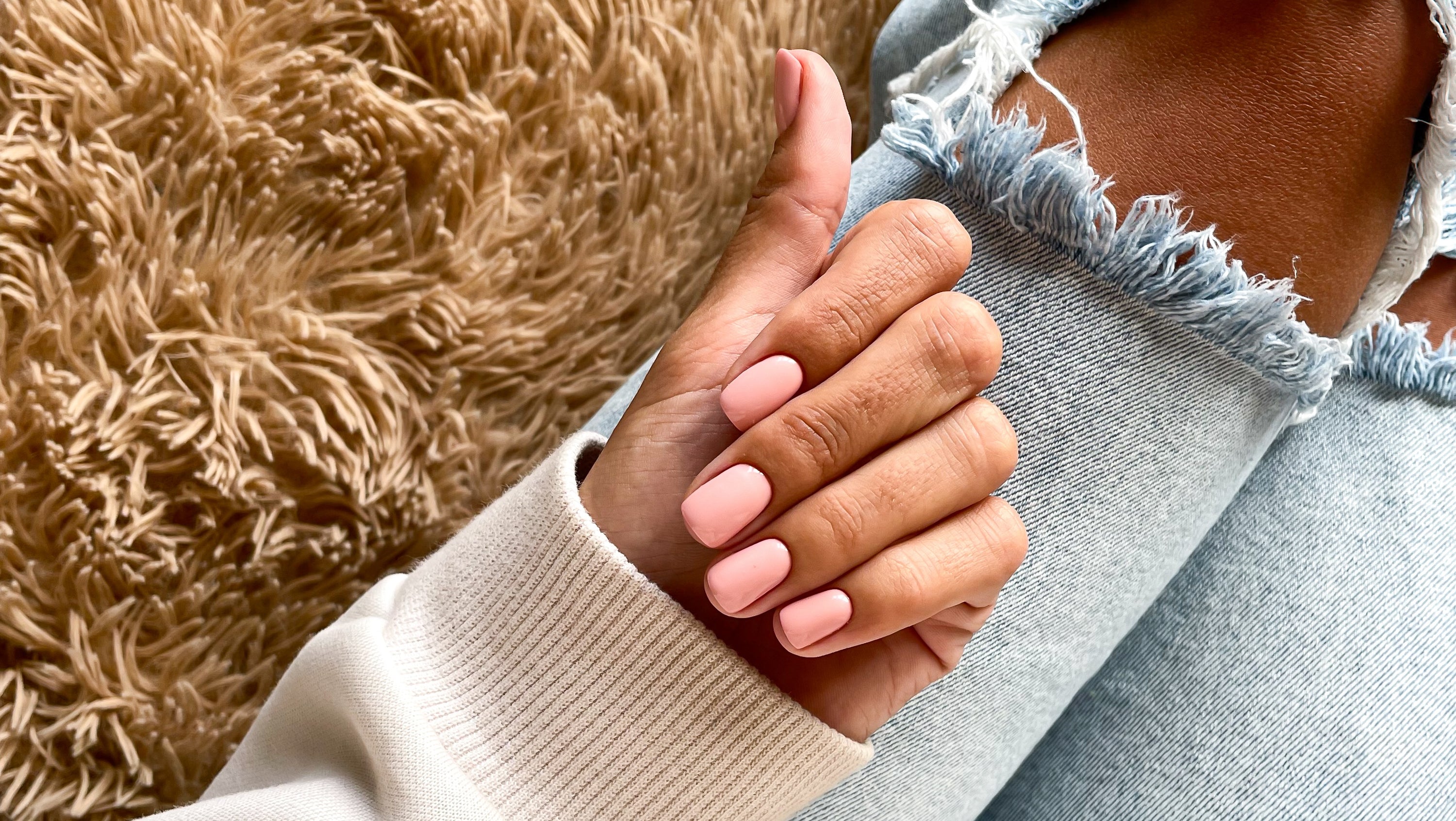 peach nails