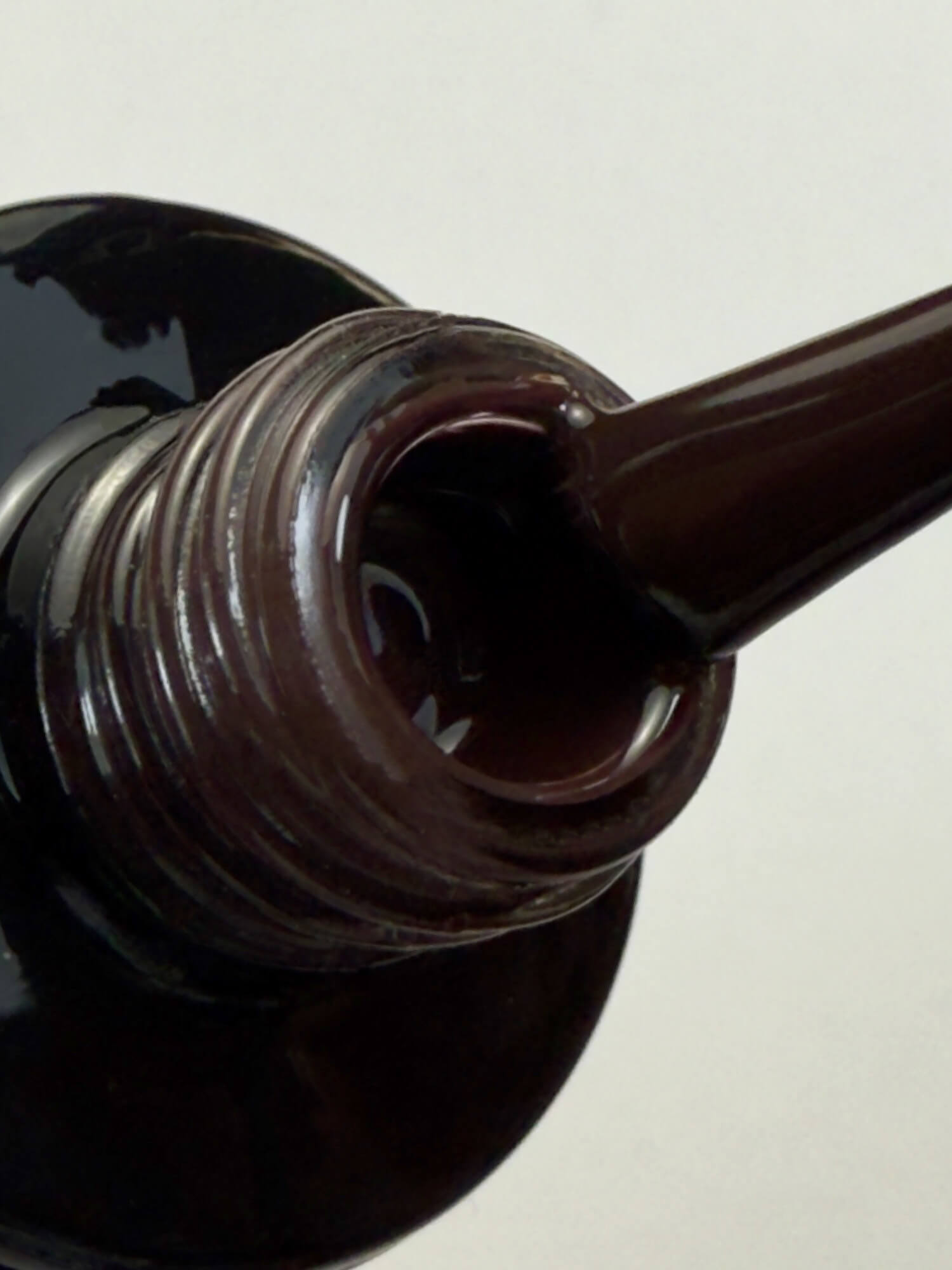 Ημιμόνιμο βερνίκι 048 Black Chocolate 7ml