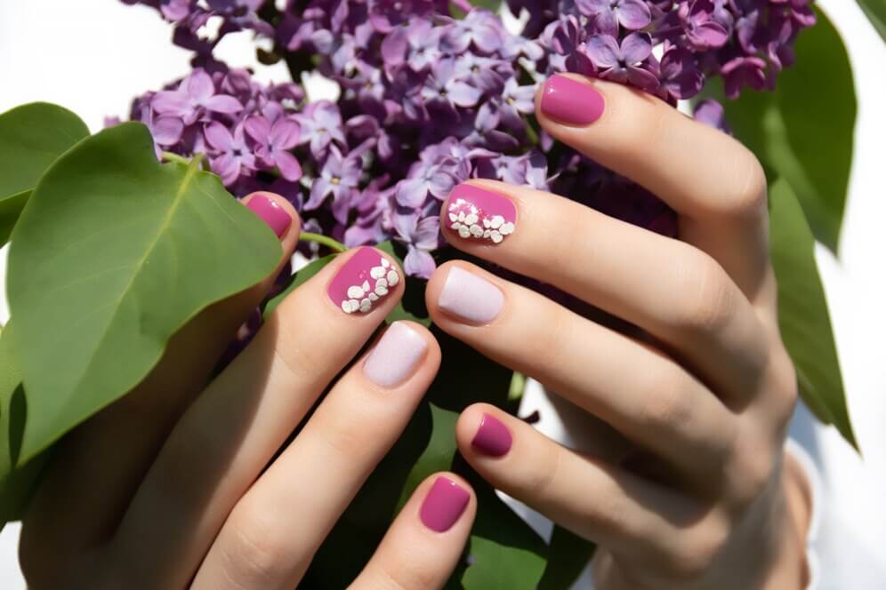 Easter mani: Ποια σχέδια να επιλέξεις για το φετινό Πάσχα