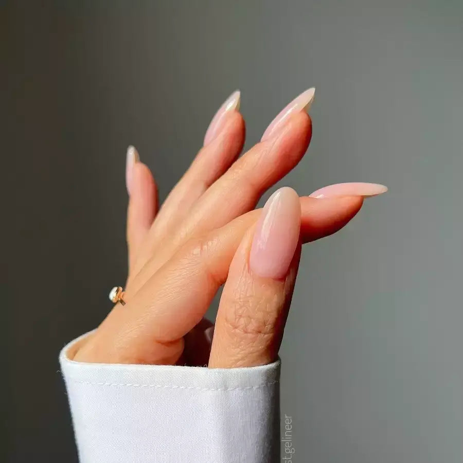 Naked French mani: Η φετινή τάση που δε θα αποχωρίζεσαι