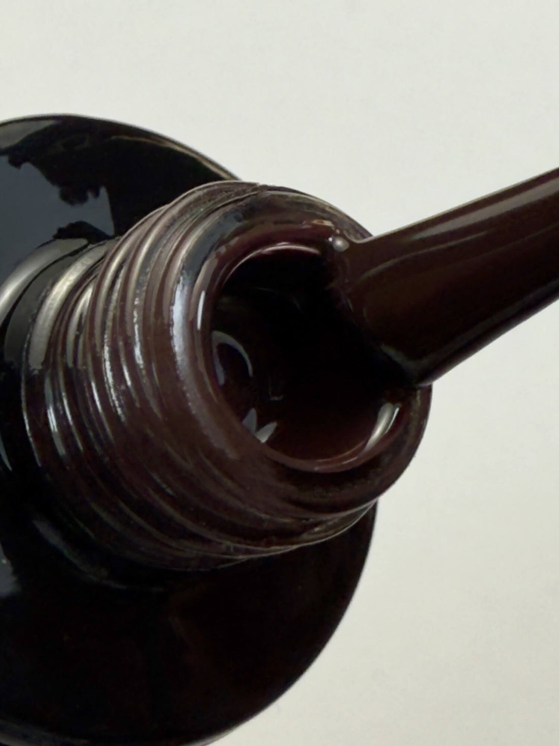 Ημιμόνιμο βερνίκι 048 Black Chocolate 7ml